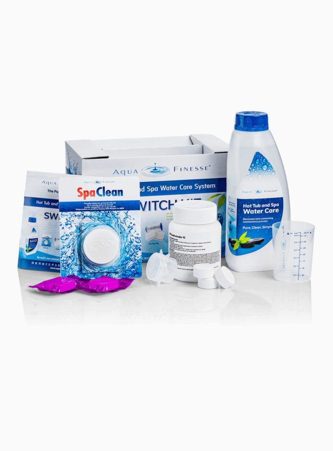 Kit de traitement aquafinesse pour spa : 1 bouteille de clarifiant (1l) + 2 tablettes de nettoyant filtre + 1 tablette de nettoyant canalisation + 6 tablettes de chlore galet